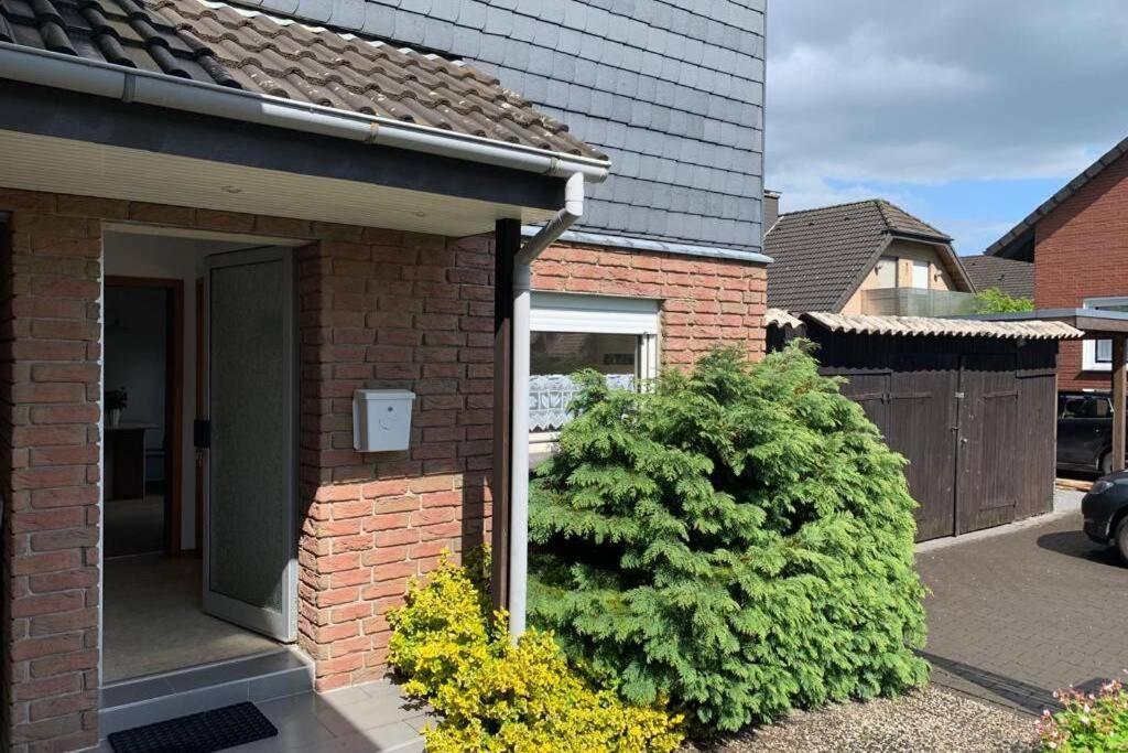 Ruhiges Zentral Gelegenes Apartment In Guetersloh Buitenkant foto