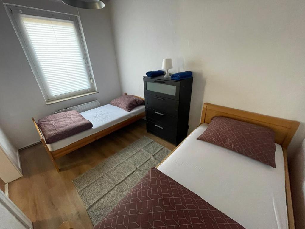Ruhiges Zentral Gelegenes Apartment In Guetersloh Buitenkant foto